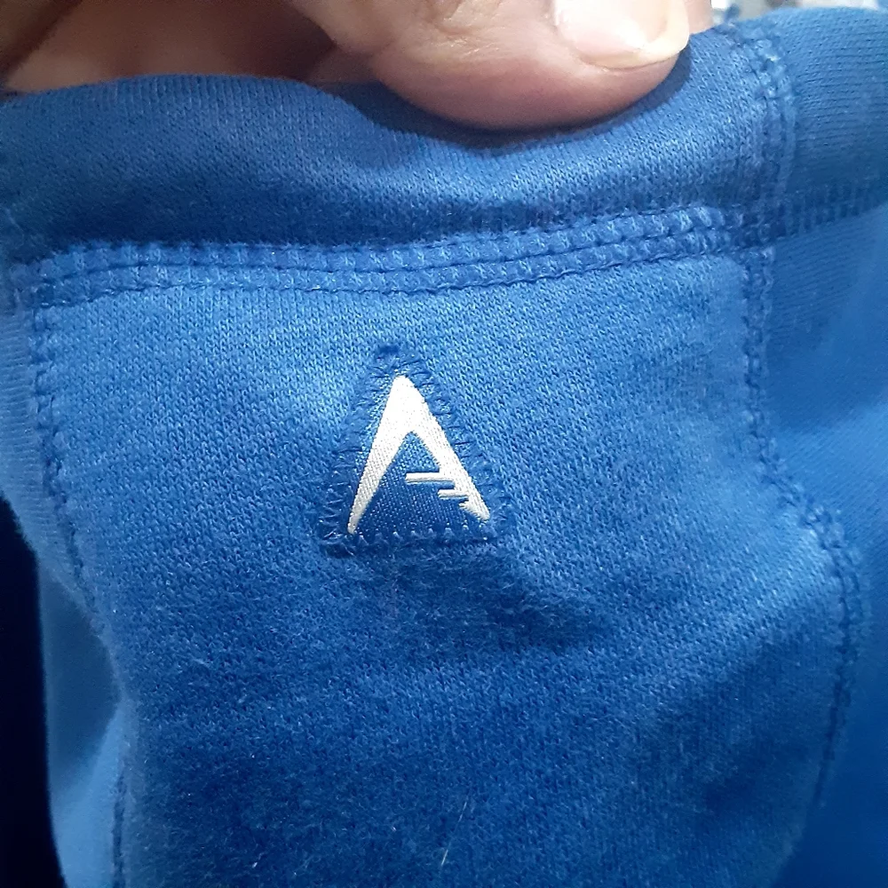 Antigua chicago cubs Hoodie. Size Large. Blue color